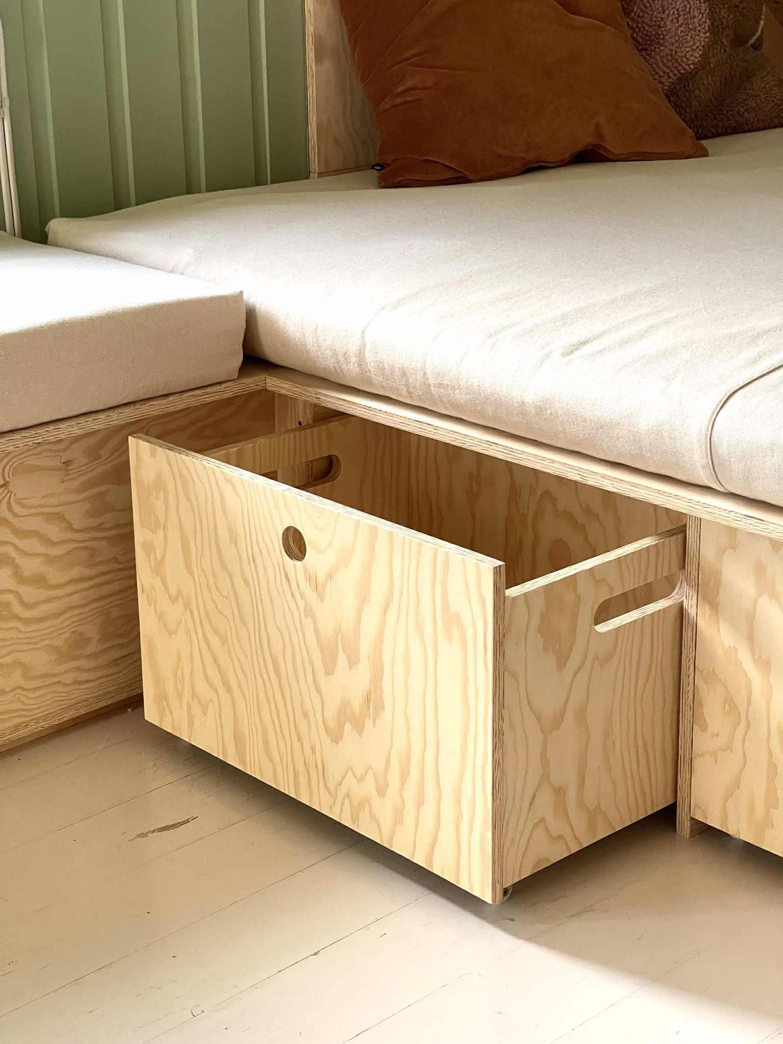 Oppbevaringsskuff under seng